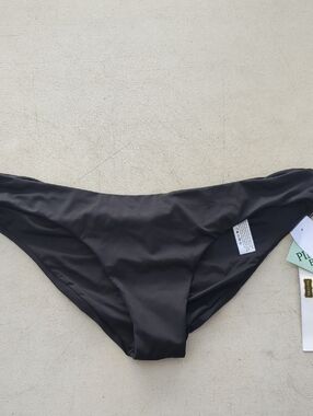 Nicolita Solid Black Bikini Bottom